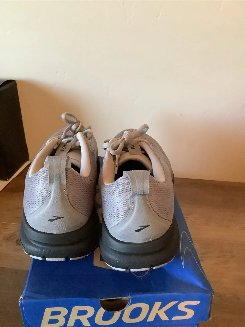 Brooks trace 4 men’s Lace-Up Running Shoes in Gray